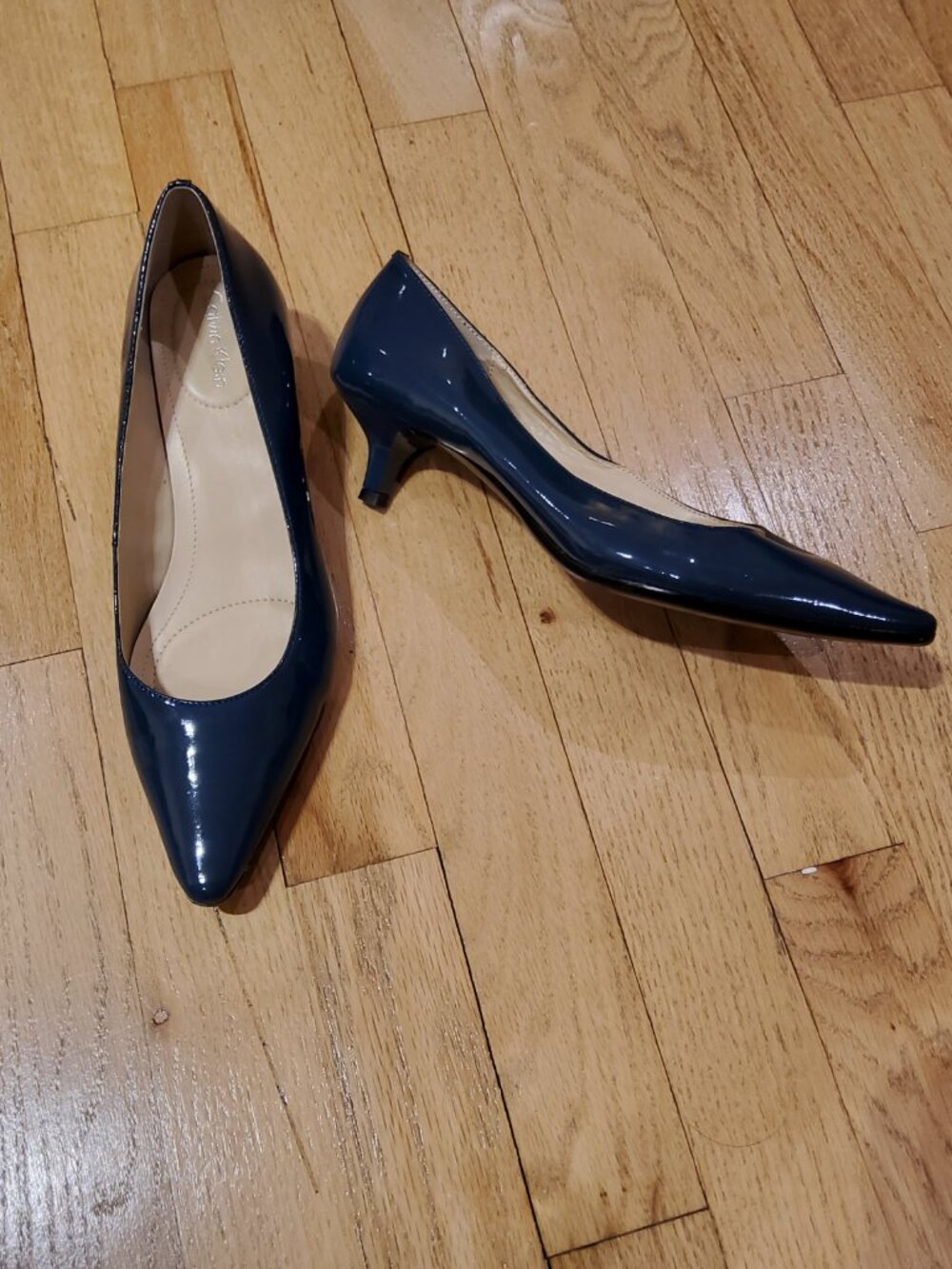 Calvin Klein Gabrianna Blue Shiny Pump Shoes Size 6M  Kitten heel 1.75"